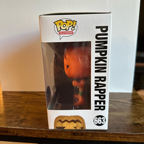 Pumpkin Rapper Vinyl Figure - Picture 3 of 7